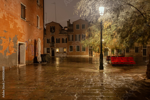 Fototapeta Naklejka Na Ścianę i Meble -  rainy night square