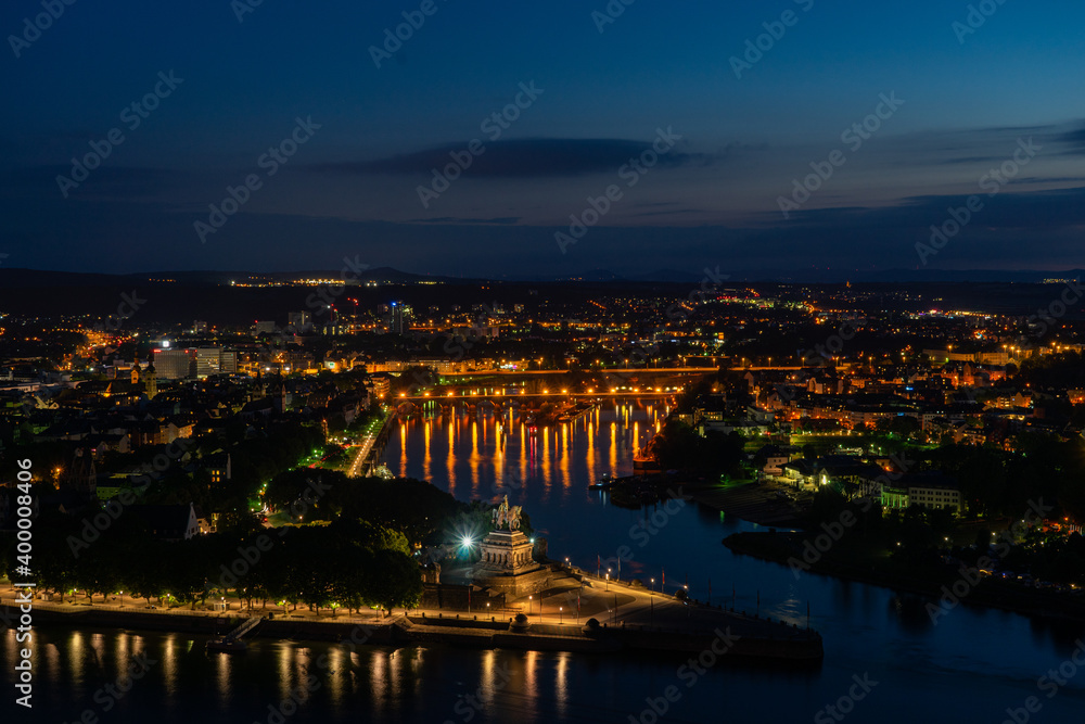 Koblenz bei Nacht von oben