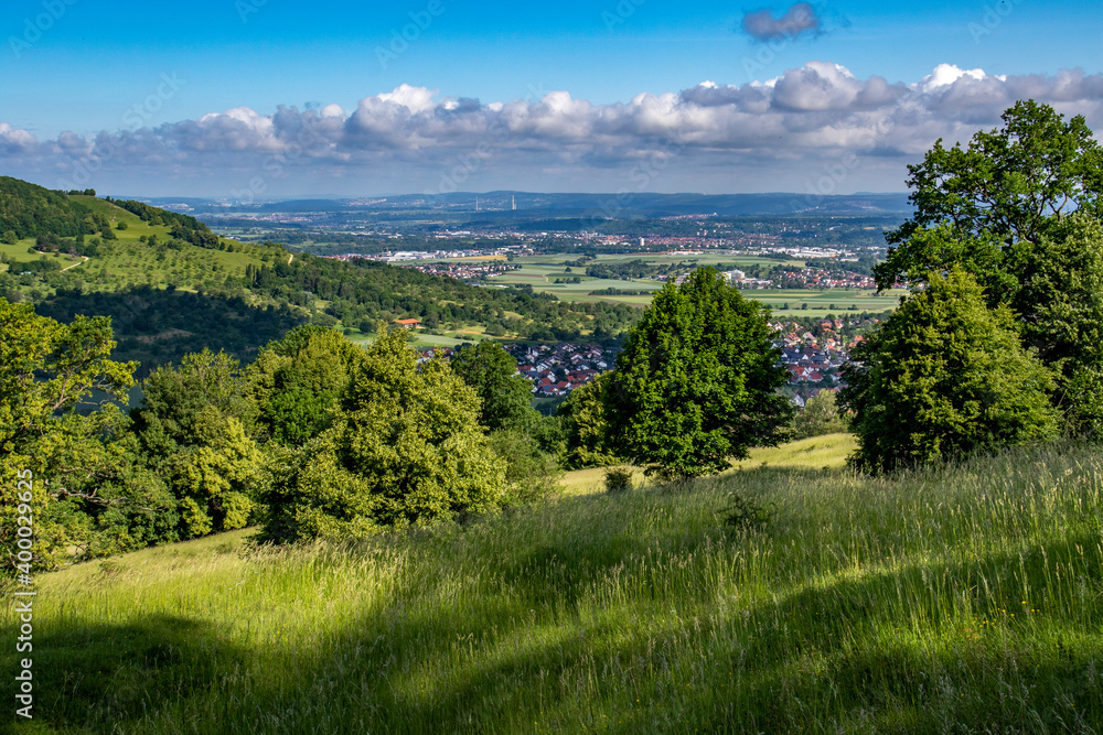 Blick vom Naturschutzgebiet Eichhalde ins Albvorland, Schwäbische Alb, Baden-Württemberg