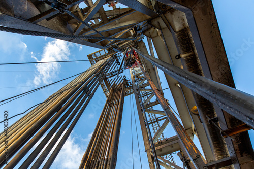 Oil well drilling rig, in terms of inner drill pipes and equipment Appearance