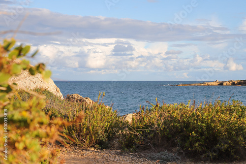 Immagini da una delle piu belle scogliere di Siracusa in una domenica di Dicembre photo