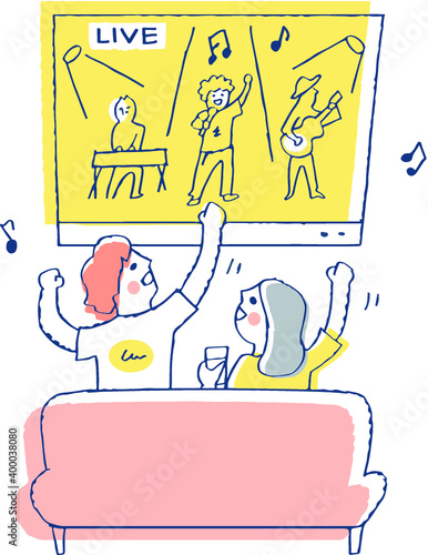 部屋でライブ配信を楽しむ男女