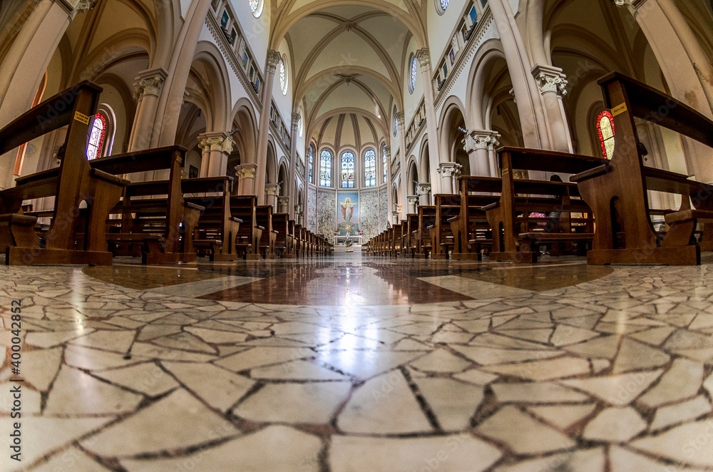 Φωτογραφία View of the interior of the church of the Sacred Heart of Jesus in Pescara