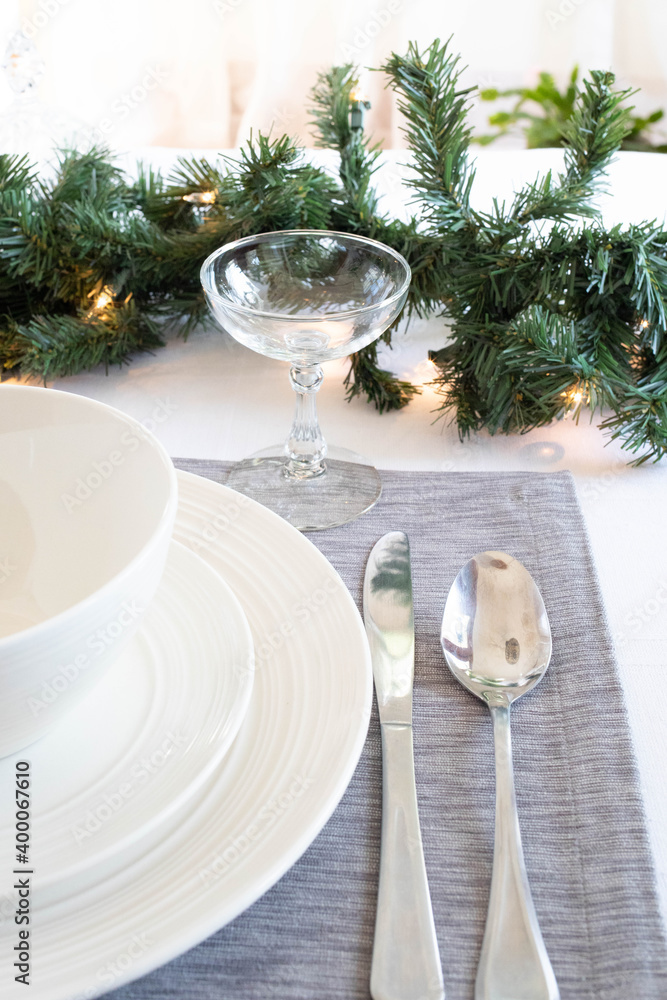 Simple Christmas Table Setting Simple Christmas Table Setting