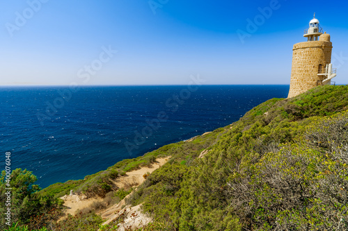 Faro sobre una colina en un acantilado sobre el mar un día soleado con cielo azul. Desde Zahara de los Atunes, Cádiz, Andalucía, España. © Juan Pedro Peña