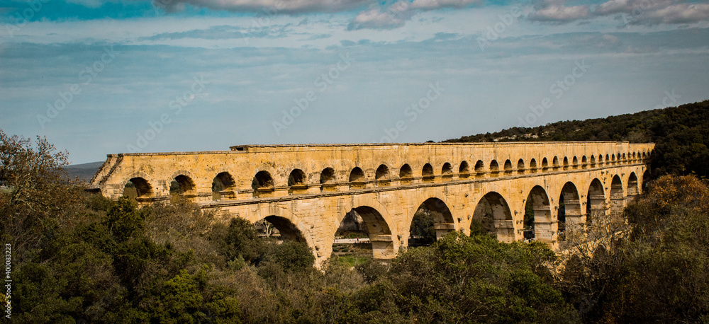 Fototapeta premium Pont-du-Gard : Old bridge in France from roman time