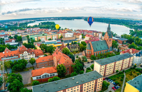 Fototapeta Naklejka Na Ścianę i Meble -  Elk town panorama with hot air flying balloons