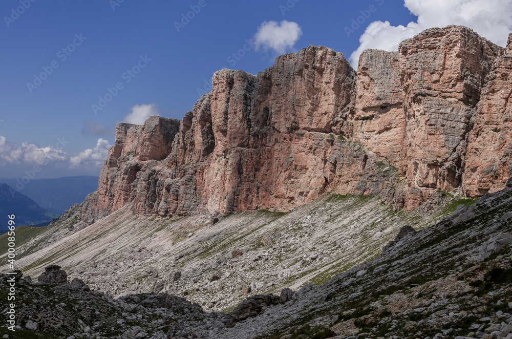 Chedul valley with Pizes da Cier mountain range on the left and Mont de Seura mountain on the right, as seen from Crespeina pass, Puez-Odle Nature park, Dolomites, South Tirol, Italy.