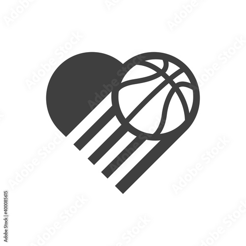 I love basketball. Logotipo corazón con balón de baloncesto con lineas de movimiento en color gris