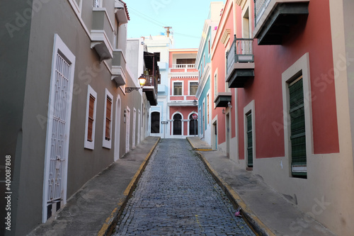 Fototapeta Naklejka Na Ścianę i Meble -  Street in old San Juan Puerto Rico