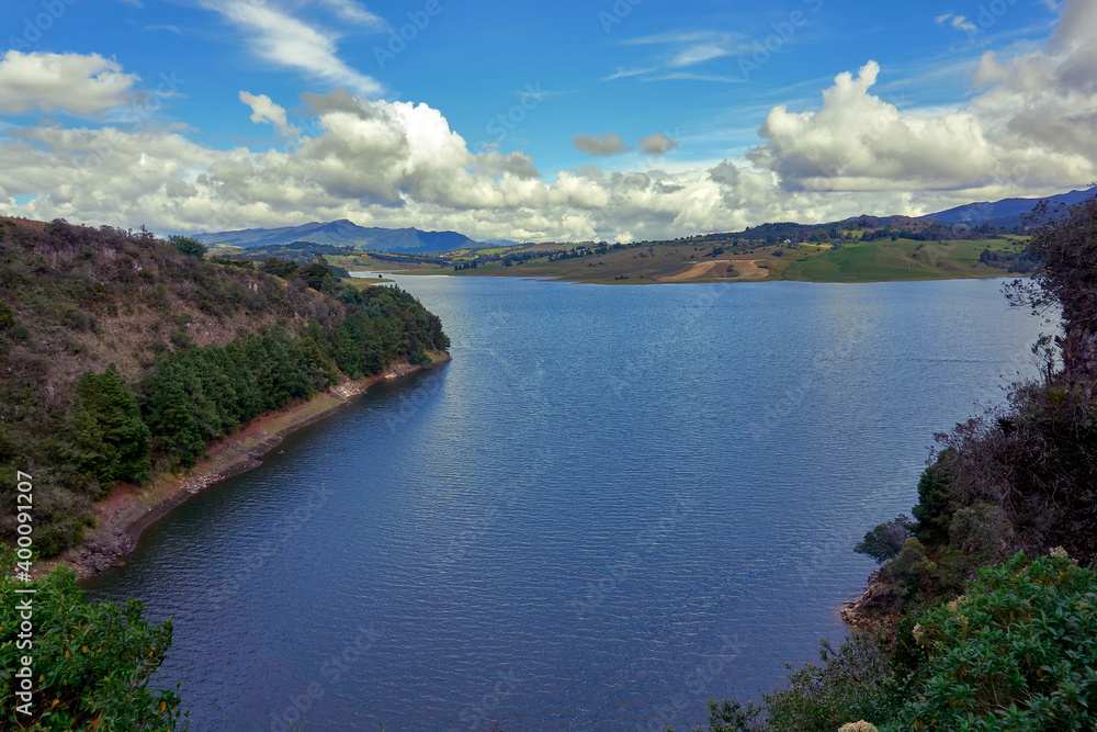 Obraz premium Sisga Dam from the road to Choconta