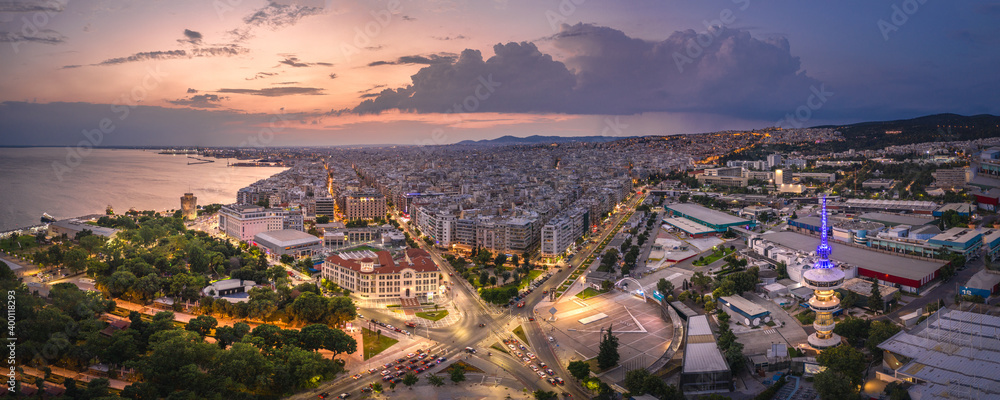 Panoramic view of Thessaloniki at twilight. Greece - obrazy, fototapety, plakaty 