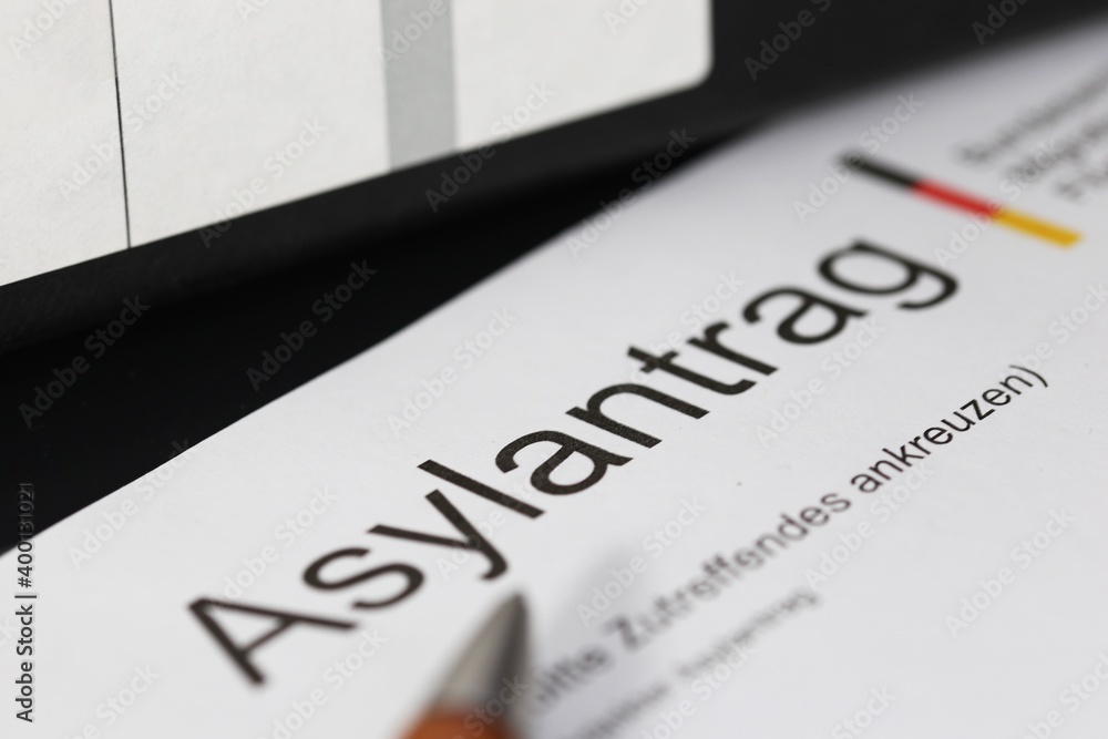 Symbolbild Formular auf Asylantrag in Deutschland 400131021