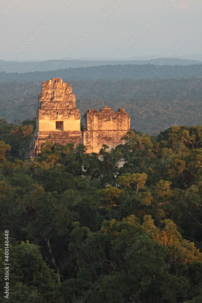 Obraz premium View of the ruins of the ancient Mayan Tikal city. Guatemala.