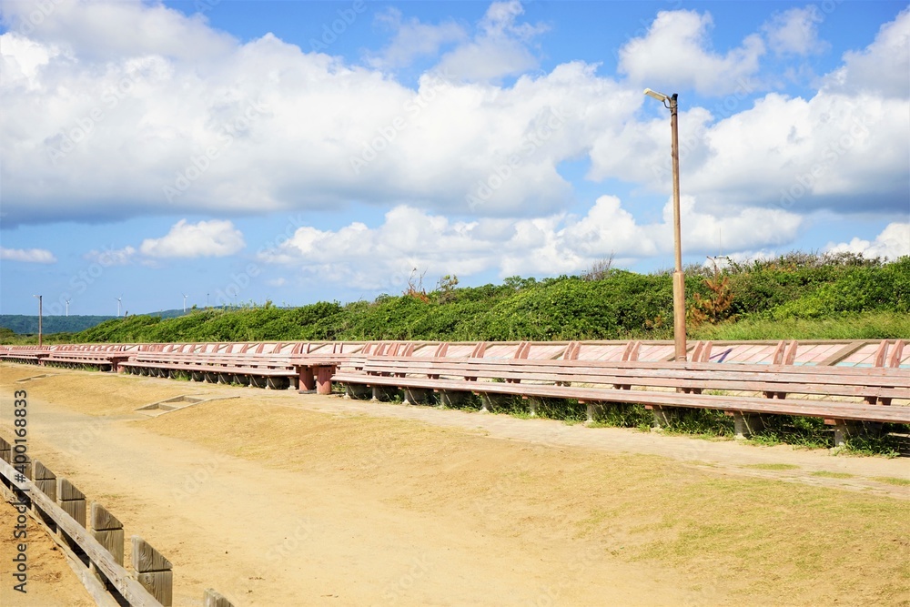 The World longest bench along beach in Ishikawa prefecture, Japan - 世界一長いベンチ サンセットヒルイン増穂 石川県 羽咋郡 志賀町 日本