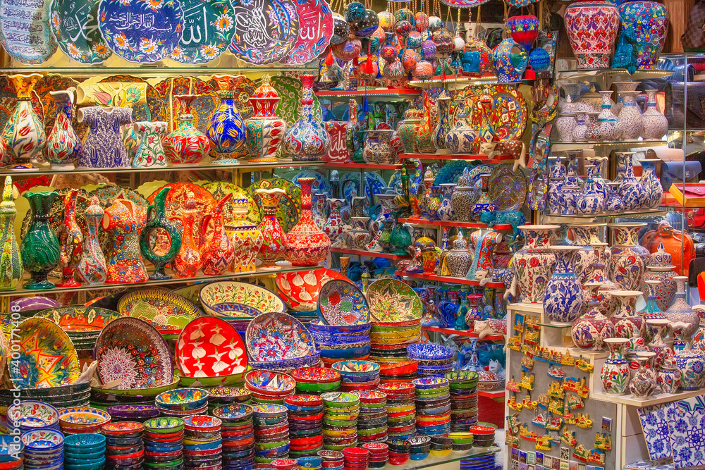 Naklejka premium Traditional decorated turkish souvenirs sold in Grand Bazaar in Istanbul, popular tourist attraction