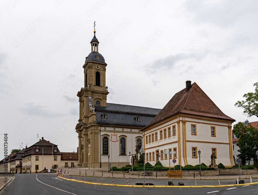 Die Kirche St. Mauritius in Wiesentheid in Unterfranken, Bayern, Deutschland 