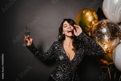 Canvas Print Slim latin woman having fun at event
