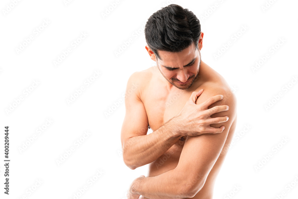 Obraz premium Man having shoulder pain