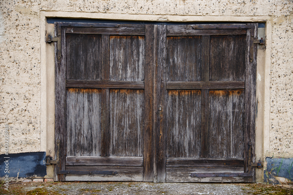 Alte gut verschlossene Garagentor Alte gut verschlossene Garagentor