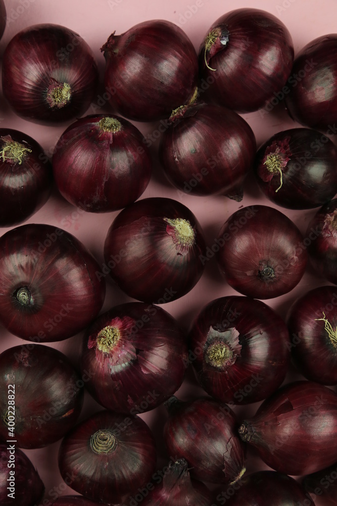 Obraz premium sweet red onions on background