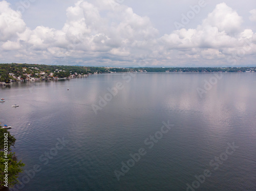 Fototapeta Naklejka Na Ścianę i Meble -  Vista aérea  del lago de Tequesquitengo, Fotografía con drone