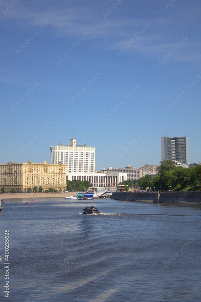 Naklejka premium Beautiful Moscow river and buildings