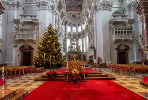 St. Stephen's Cathedral (German: Dom St. Stephan) decorated at Christmas time. It's baroque church from 1688 in Passau , Germany.