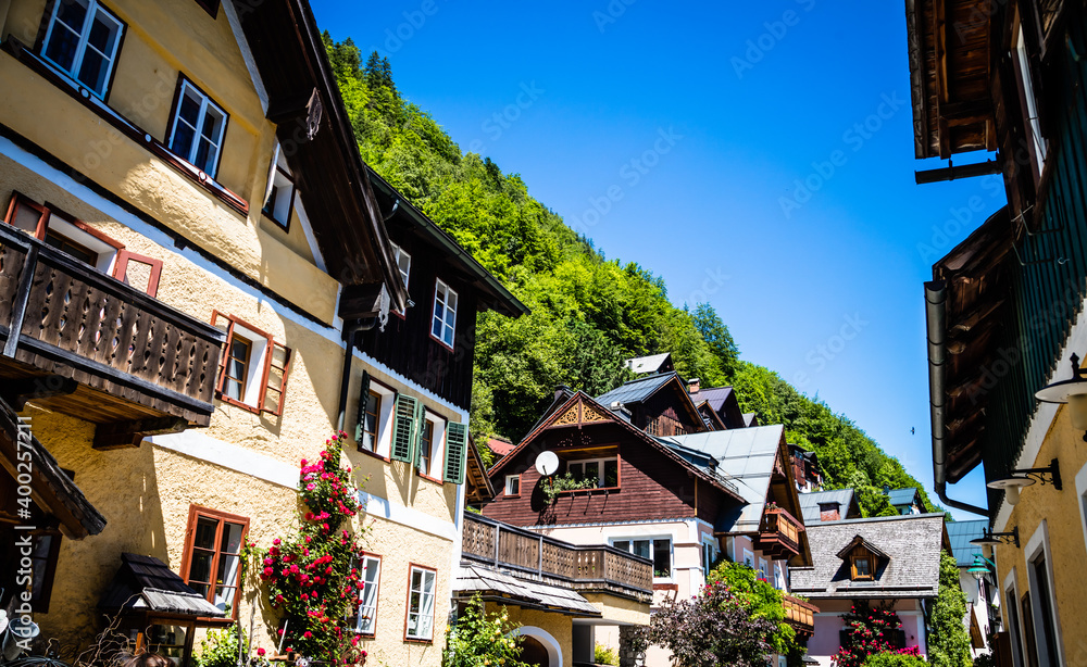 Naklejka premium Old houses in Hallstatt, famous ancient village in Austria