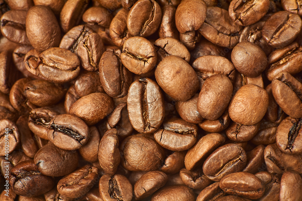 Naklejka premium Roasted coffee beans close up background