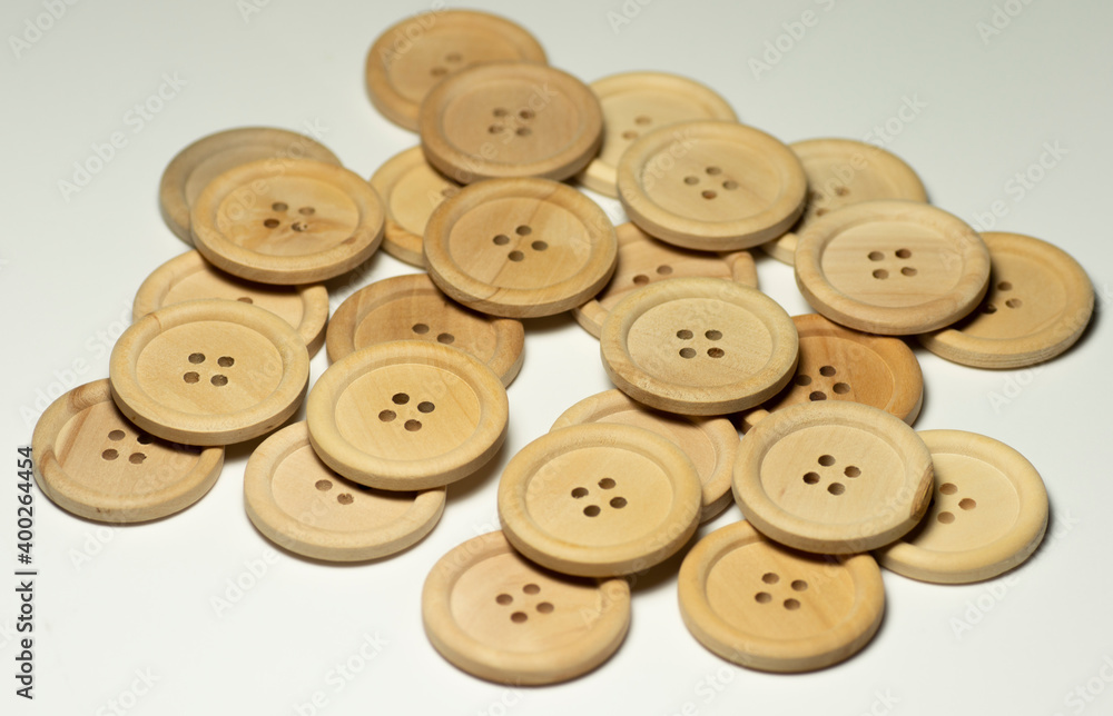 Obraz premium Natural round wooden sewing buttons isolated on white background. Close up. Macro.