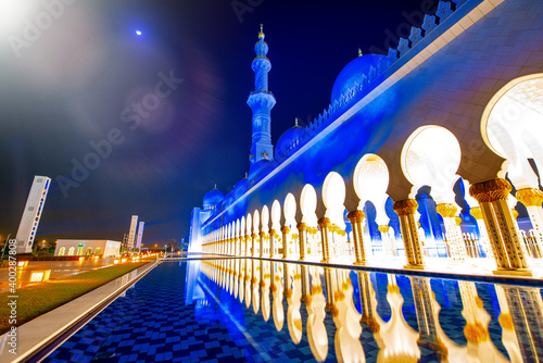 Amazing night exterior view of Skeikh Zayed Grand Mosque, Abu Dhabi, UAE