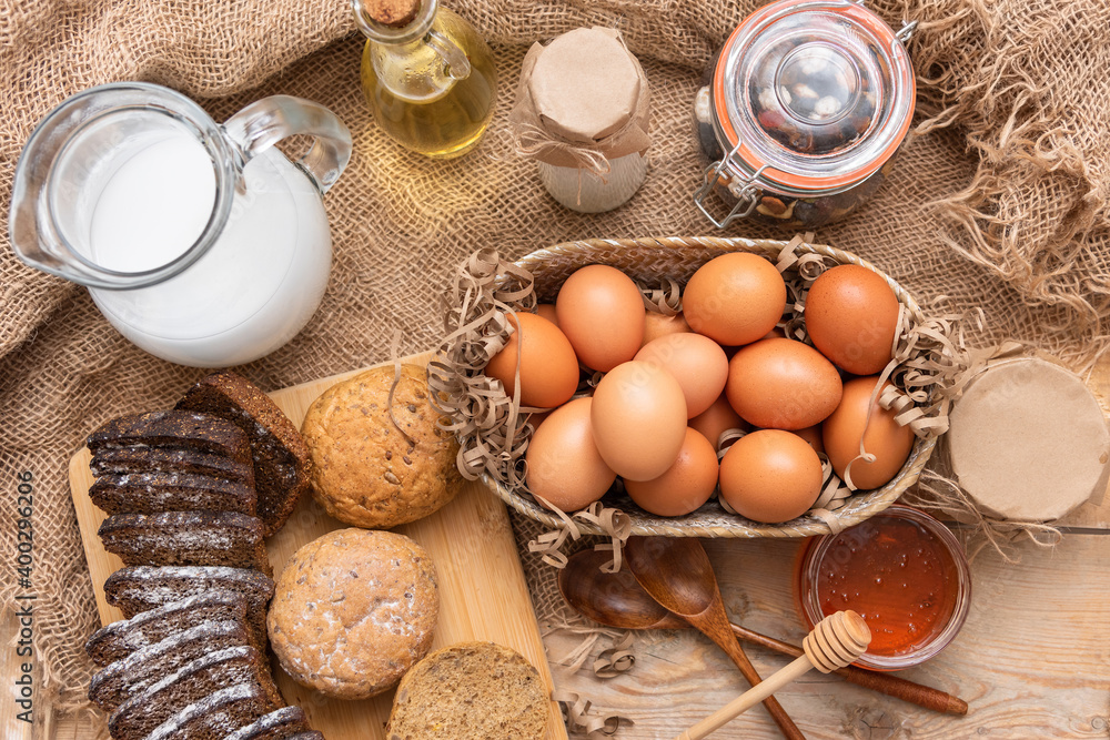 Homemade chicken eggs with cow's milk and freshly baked bread.