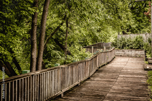 Fototapeta Naklejka Na Ścianę i Meble -  wooden bridge in the middle of a provincial park