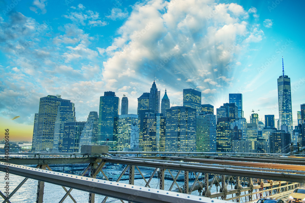 Obraz premium Lower Manhattan sunset skyline as seen from Brooklyn, USA