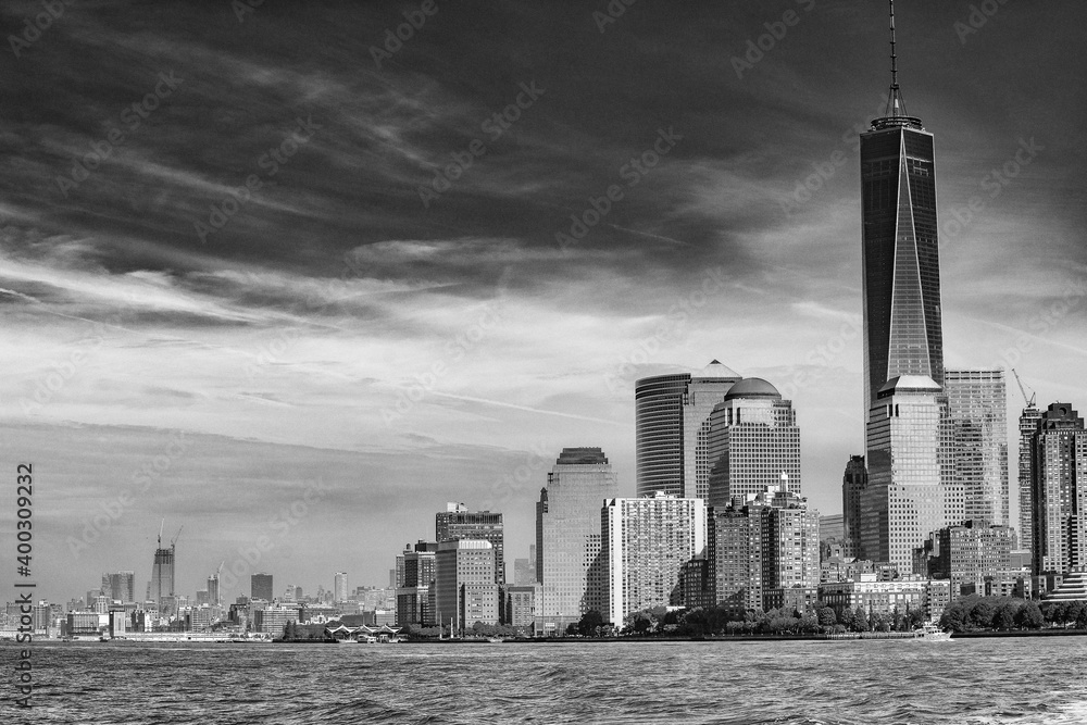 Fototapeta premium Amazing sunset colors of Lower Manhattan skyline from the ferry boat, New York City