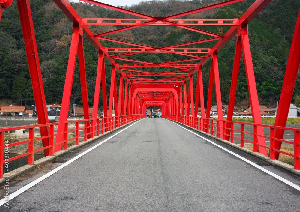 赤い鉄橋