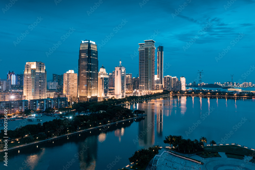 Obraz premium City night view of Bailuzhou Park, Xiamen, China