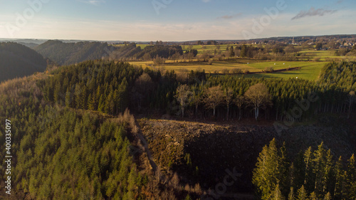 Wallpaper Mural Reinhardstein et la vallée de la Warche Torontodigital.ca