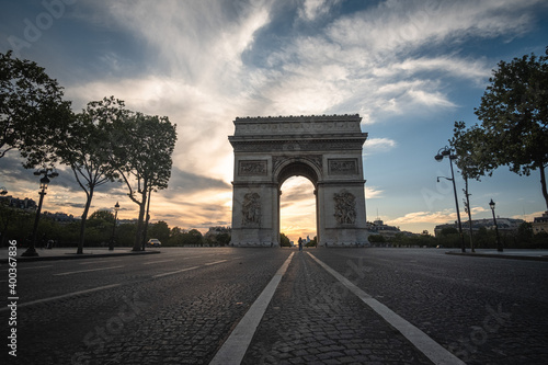 L'Arc de Triomphe pendant le confinement, Paris.