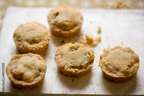 Easy mincemeat buttery pastry pies 
