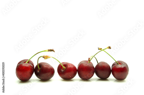 Wallpaper Mural Línea de cerezas sobre fondo blanco. Fruta fresca y saludable. Torontodigital.ca