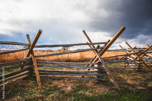 Fotografiet Virginia worm fence or split rail fence constructed of wood located at Oak Ridge