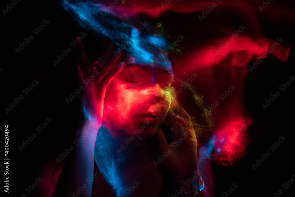 light painting portrait, new art direction, long exposure photo without photoshop, light drawing at long exposure
light painting portrait, new art direction, long exposure photo without photoshop, light drawing at long exposure