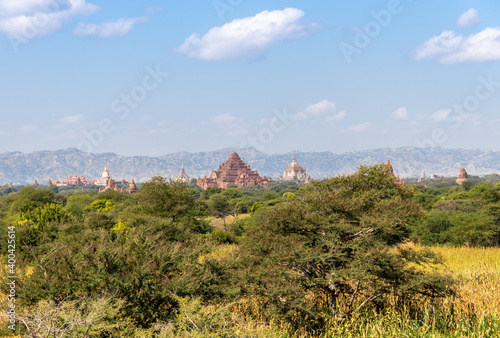 Wallpaper Mural Paysage de temples à Bagan, Myanmar  Torontodigital.ca