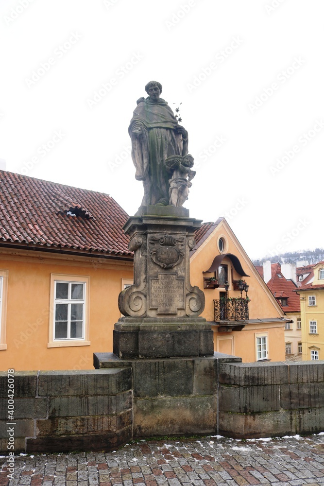 Fototapeta premium Die Figuren der Karlsbrücke (Prag)