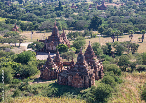 Wallpaper Mural Temples dans la plaine de Bagan, Myanmar  Torontodigital.ca