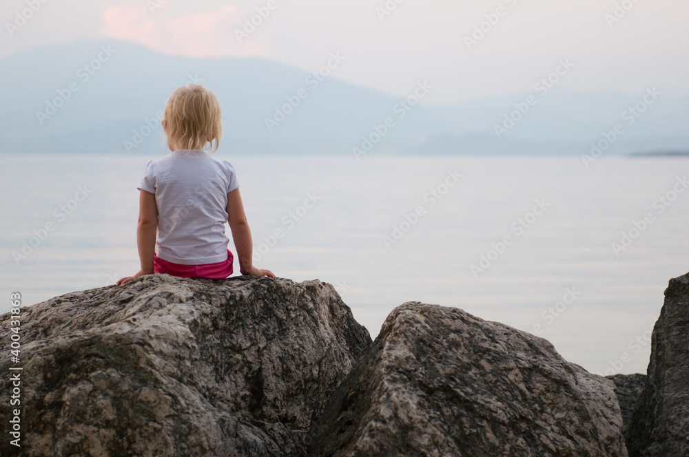 girl sitting on the rocks
