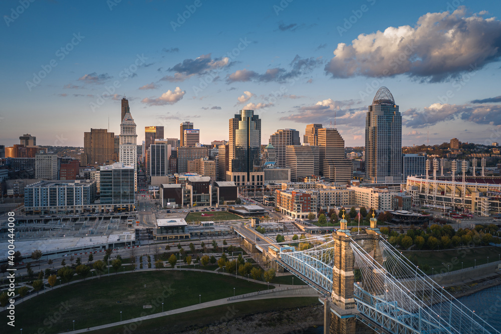Obraz premium Cincinnati, Ohio, USA skyline aerial view
