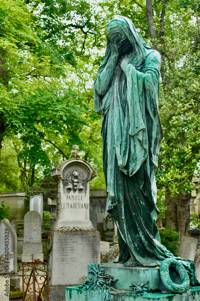 Crying statue at Père Lachaise Cemetery Paris, France Stock Photo